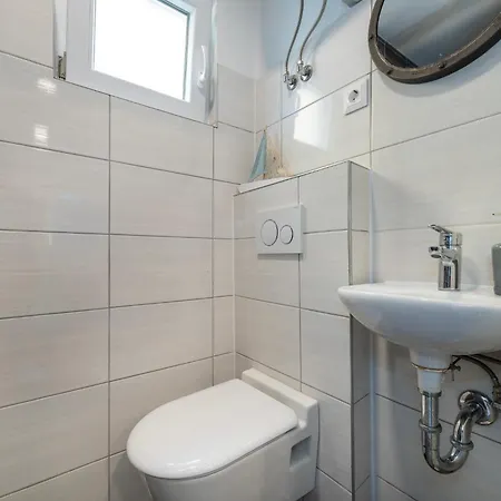 Odmoree Camp & * Ražanac