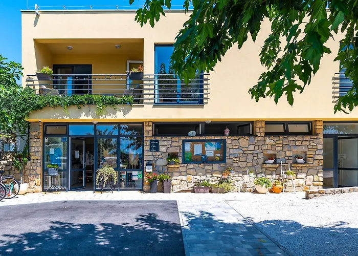 Odmoree Camp & Hostel Ražanac