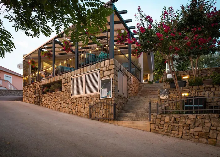 Odmoree Camp&hostel Ražanac