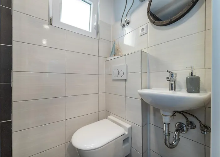 Odmoree Camp & * Ražanac