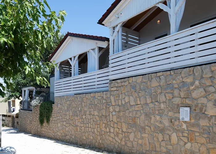 Odmoree Camp & * Ražanac