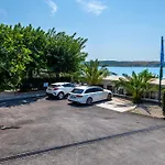 Odmoree Camp & Hostel * Razanac