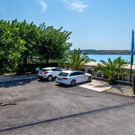 Odmoree Camping * Ražanac