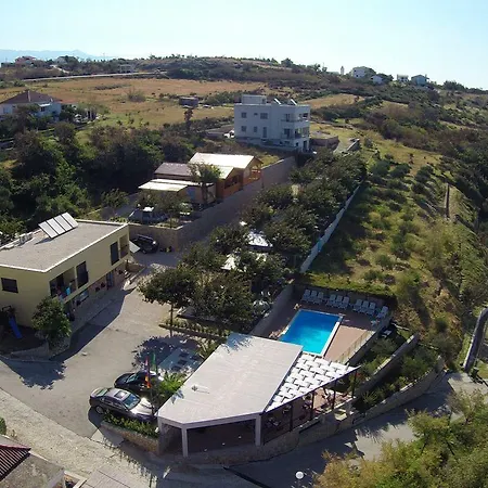 Hostel Odmoree Camp & Hostel Razanac
