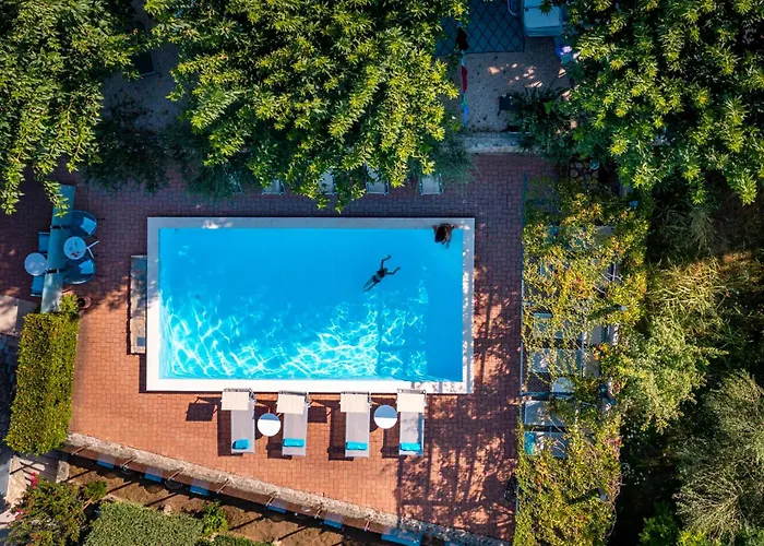 Хостел Odmoree Camp & Ражанац